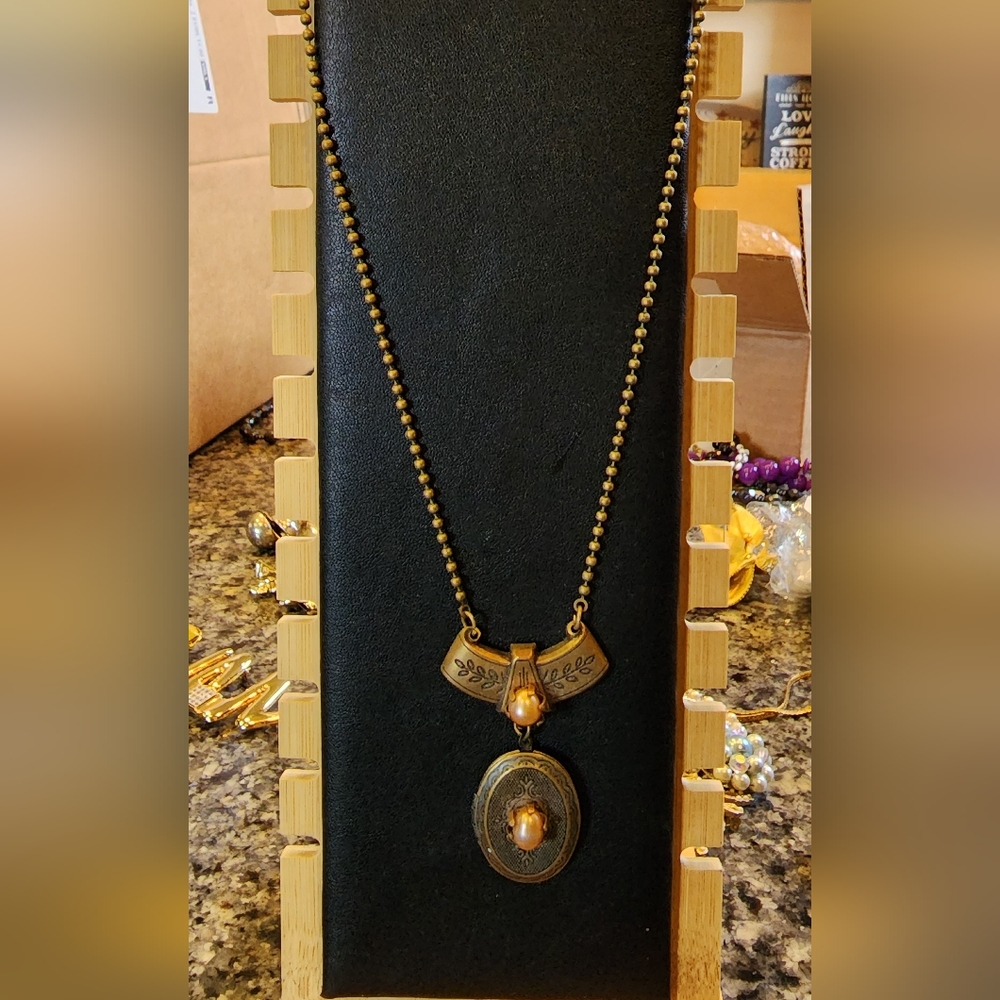 Antique-Inspired Gold Pendant Necklace